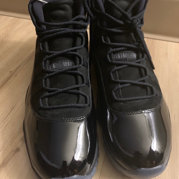 jordan 11 cap and gown size 14